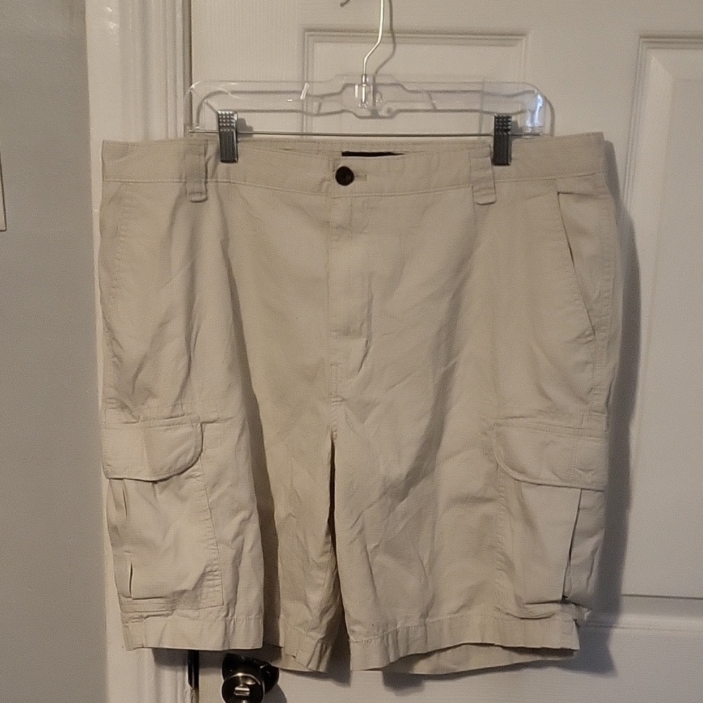 Chap's Men's Tan Cargo Shorts 40x10